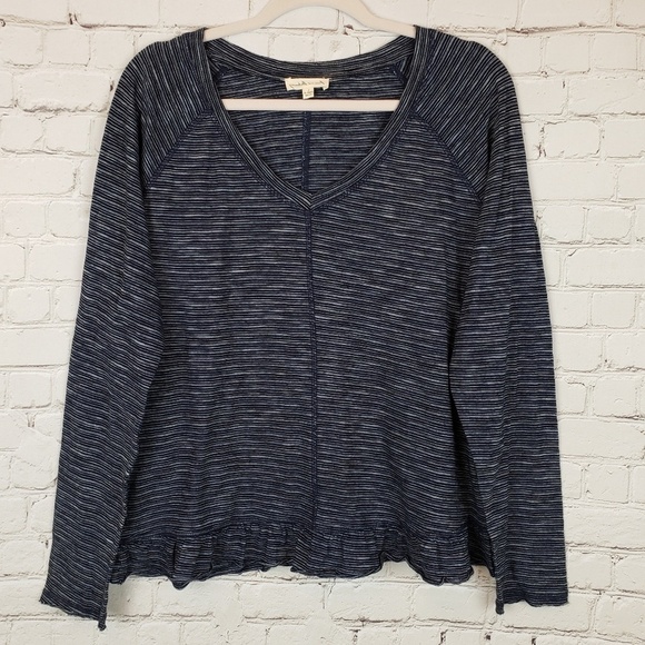 Jane & Delaney Ruffled Hem Top L Closet Staple Minimalist Capsule Wardrobe - Picture 10 of 10